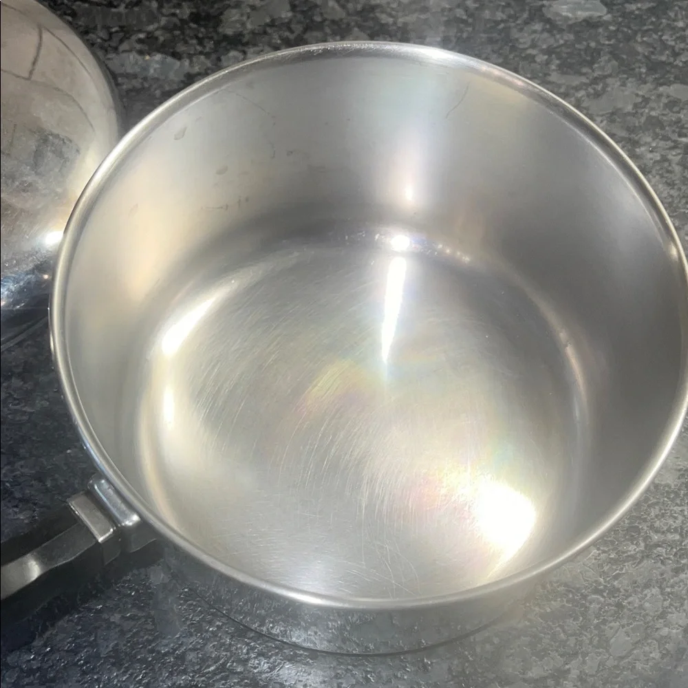 FARBERWARE 1-1/2 qt and 2qt Stainless Steel Saucepan Set. EXC CONDITION